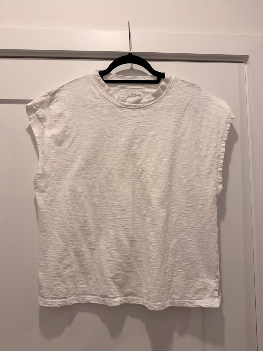 Universal Thread White Short Sleeve Crewneck Tee